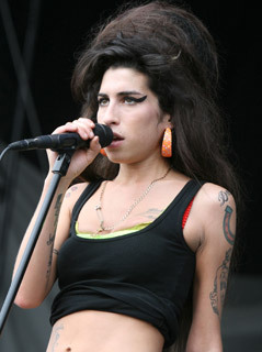 Amy Winehouse enters rehab