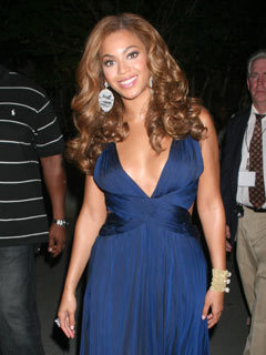 Beyonc� Knowles dazzles in midnight blue