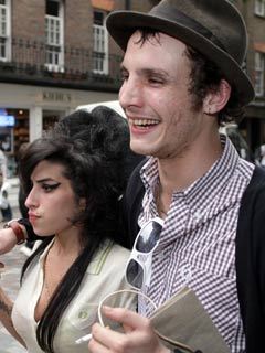Amy Winehouse says Blake Fielder-Civil will be out of jail in 2 weeks