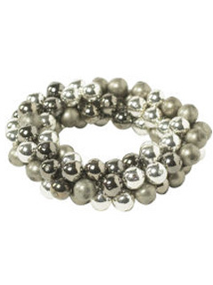 Hilary Duff�s bonkers about bracelets