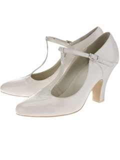 Eva Mendes chooses Mary Janes