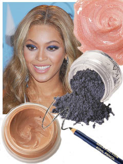 Petrol-blue smoky eyes