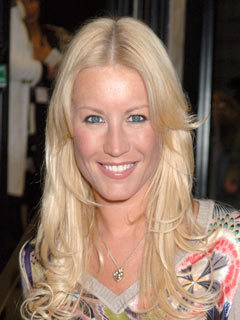 Denise Van Outen thinks pink