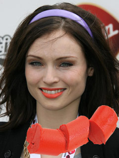 Photos - 8 top spring beauty trends