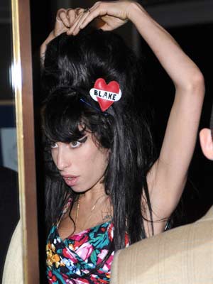 OMG! Amy Winehouse saves woman from drowning