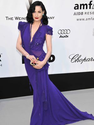 Dita Von Teese teaches Victoria Beckham to dance