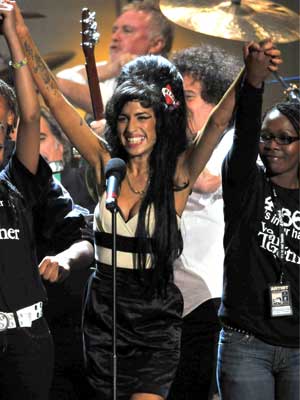 Amy Winehouse to release rejected James Bond theme