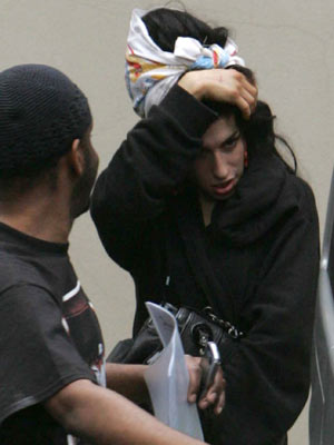 Amy Winehouse ventures out after collapse