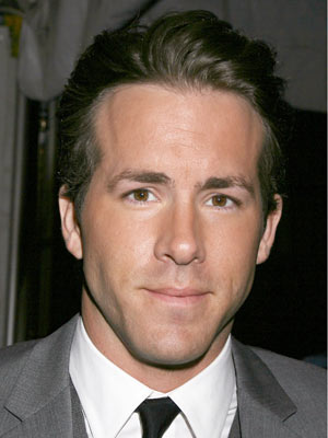 VIDEO Ryan Reynolds previews The Green Lantern at Comic Con 