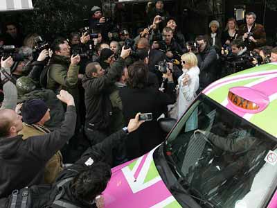 Paris Hilton is surrounded | Pictures | Now Magazine | Celebrity Gossip