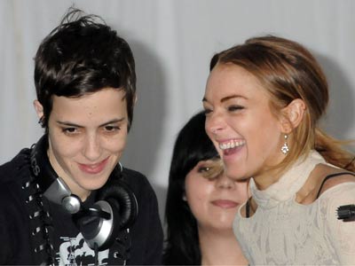  Lindsay Lohan | Lindsay Lohan looks happy | Pictures | Now Magazine | Celebrity Gossip