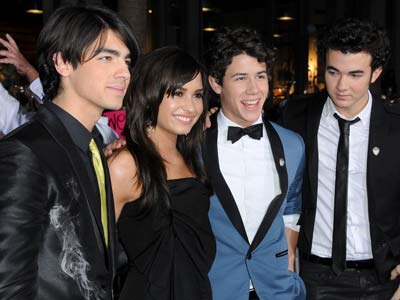  Jonas Brothers | Jonas Brothers get new member | Pictures | Now Magazine | Celebrity Gossip
