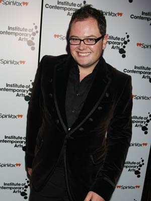 OMG! Alan Carr: I weed on my own face