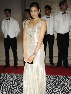 Eva Mendes to bare all again for Calvin Klein�s fall �09 ads