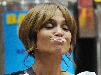 Celebrity Spy 23 July: Amy Winehouse's trademark beehive is back & Jennifer Lopez stuffs her face