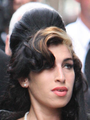 SEE PICS Amy Winehouse holds hands with mystery man
