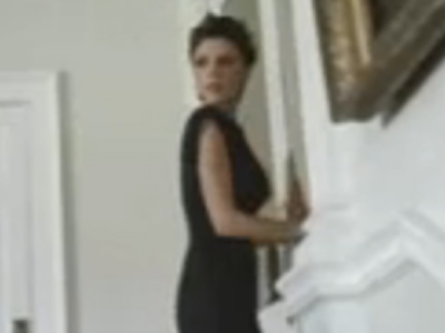 Victoria Beckham plays hide-and-seek