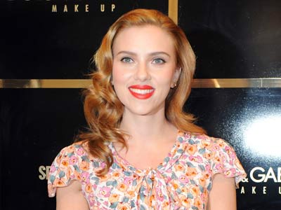 Scarlett Johansson launches D&G�s latest make-up range