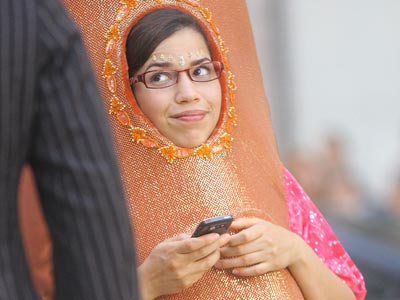 Celebrity Spy 26 August 2009: America Ferrera is a sausage & Alexandra Burke celebrates in style