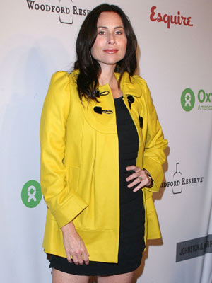 Minnie Driver wraps up in mustard