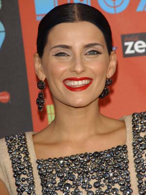 Nelly Furtado's 80s make-up