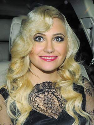Pixie Lott wears odd shoes
