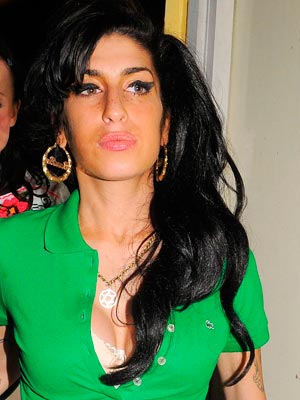 Amy Winehouse booed at Dubai gig