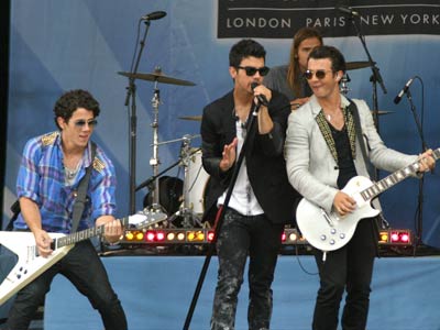 Jonas Brothers | Concert | Demi Lovato | Pictures | Photos | News | Gossip | Romance | 