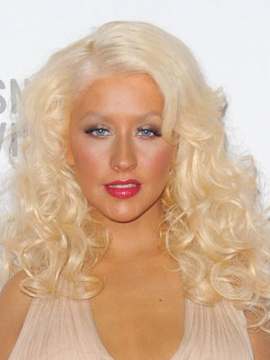 Newly single Christina Aguilera finds Samantha Ronson 'a welcome distraction'