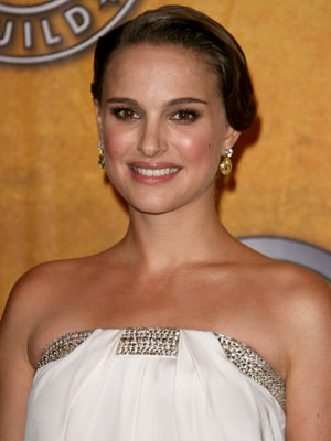 Natalie Portman is White Swan at the SAG Awards