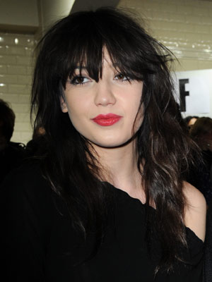 Sexy Daisy Lowe gets her pins out 