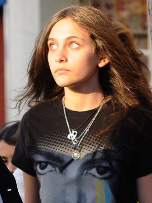 Paris Jackson pays respect to dad Michael on his birthday with candlelight vigil outside his childhood home