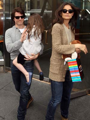 Tom Cruise and Katie Holmes' new war over Suri Cruise