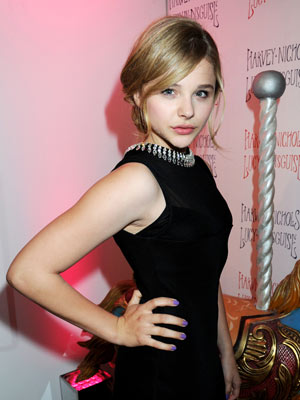VIDEO Kick-Ass star Chloe Grace Moretz dances and sings at Rihanna gig in LA