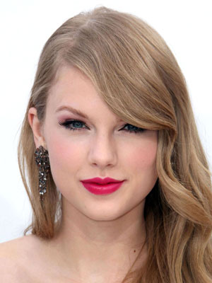 Taylor Swift's power pink smackers