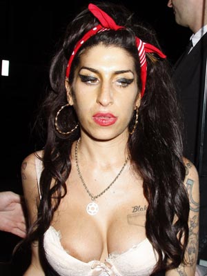 New book claims: 'Desperate Amy Winehouse tried to kill herself aged ten'