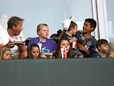 Gorodn Ramsay | Gordon Ramsay spends time with Brooklyn, Romeo and Cruz Beckham | Pictures | Photos | New