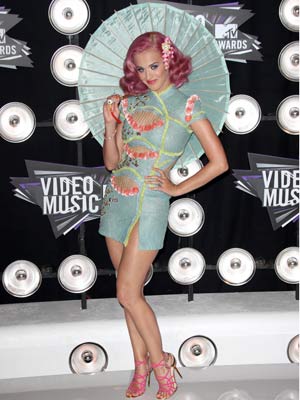 Katy Perry goes geisha at the MTV Video Music Awards 