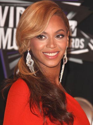Beyonce Knowles' glossy double dye