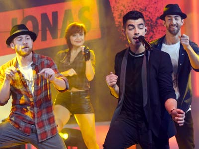 Joe Jonas performs his new single Just In Love live on Daybreak Joe Jonas performs his new single Just In Love live on Daybreak