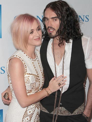 Katy Perry compares her �tchotchke' divorce from Russell Brand to a �tiny elephant in the room'