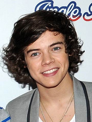 SHOCK! Harry Styles almost chokes on a blueberry at One Direction photo shoot