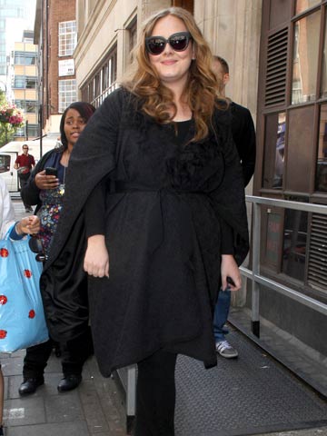 Adele now earns a whopping £41,000 a day Adele now earns a whopping £41,000 a day