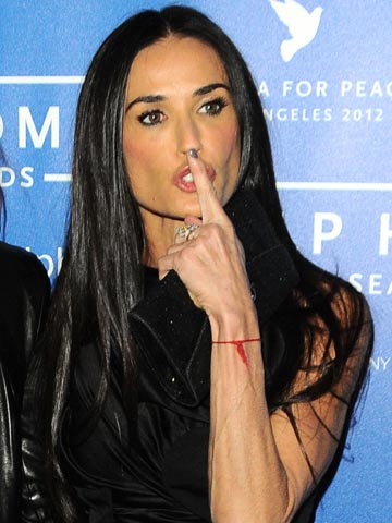 Jennifer Aniston wants Demi Moore to try online dating 