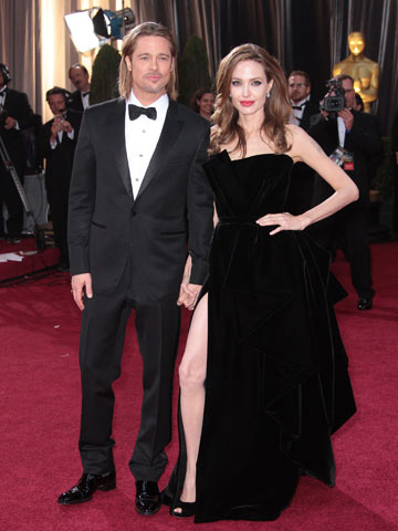 Angelina Jolie's engagement ring from Brad Pitt worth less than the one he gave to Jennifer Anistion?!