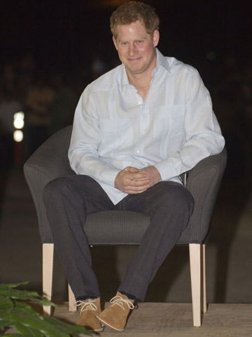 Prince Harry takes inspiration from Kate Middleton in high street blue suede shoes on royal tour