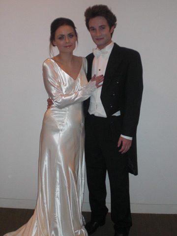 PICTURES Robert Pattinson lookalike marries our Bella Swan in Twilight Wedding