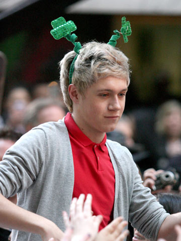 One Direction's Niall Horan challenges Olly Murs to a fight on Twitter