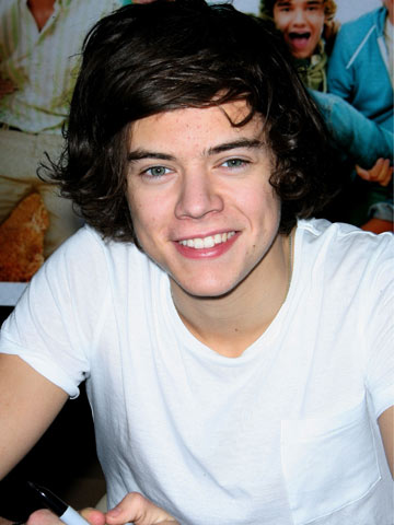 PICTURE Harry Styles strips off for a swim and Tweets: Jessica Ennis and Mo Farah - you are Olympic heroes!