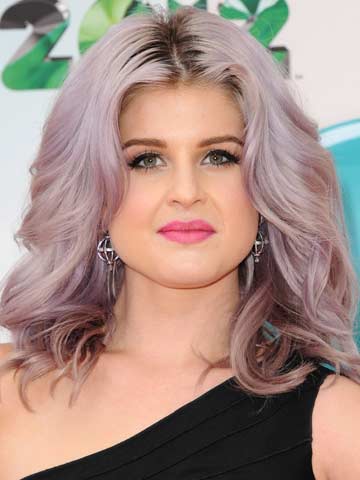 Kelly Osbourne's lavender hair is turning purple